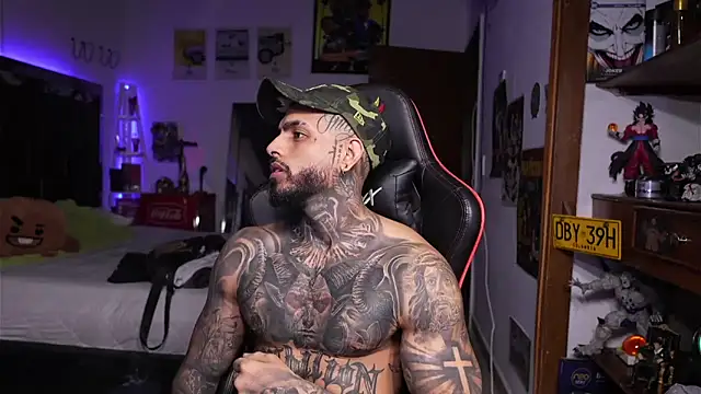 logan hugh8 online show from April 15, 2026, 1:01 am