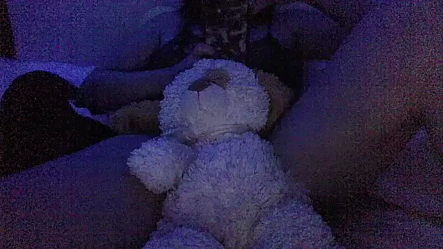 jenmarquez  online show from October 27, 2025, 5:33 am