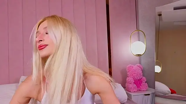 Monica Leen online show from October 8, 2025, 6:33 am