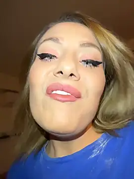 emmasweett11 online show from April 17, 2026, 6:11 pm