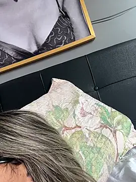 moranguinh 24 online show from April 28, 2026, 1:49 pm