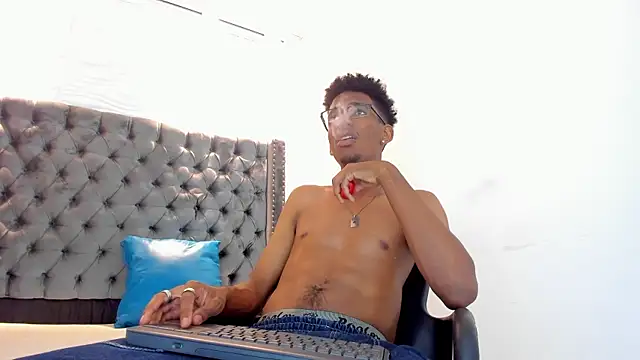 Snapshot of nero_reyd chatting on September 27, 2025, 8:03 pm nero reyd online show from September 27, 2025, 8:03 pm