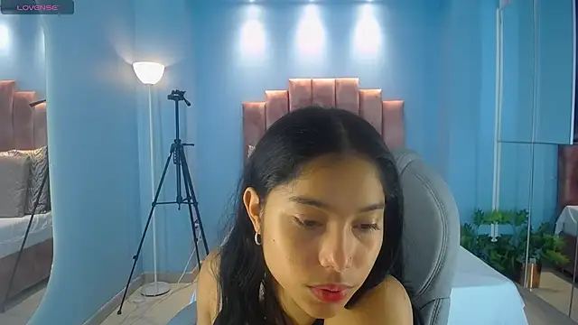 Milaa Star  online show from February 18, 2026, 3:24 am