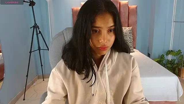 Milaa Star  online show from February 25, 2026, 3:49 am