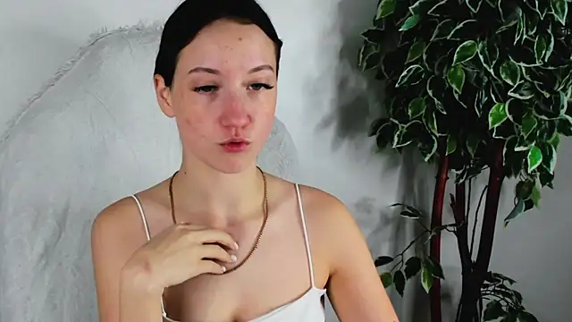 EileenMoores online show from September 27, 2025, 10:31 am