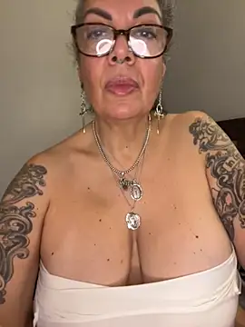 dieseldame1313 online show from November 9, 2025, 12:42 am