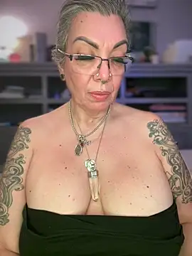 dieseldame1313 online show from March 6, 2026, 1:13 am