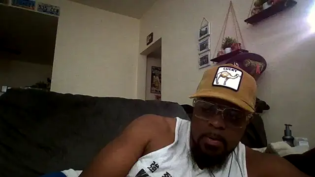 Snapshot of Str8ishVegasGuy chatting on October 17, 2025, 7:22 am Str8ishVegasGuy online show from October 17, 2025, 7:22 am