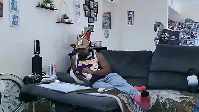 Snapshot of Str8ishVegasGuy chatting on October 25, 2025, 8:14 pm Str8ishVegasGuy online show from October 25, 2025, 8:14 pm