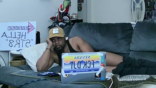 Snapshot of Str8ishVegasGuy chatting on October 29, 2025, 1:30 am Str8ishVegasGuy online show from October 29, 2025, 1:30 am