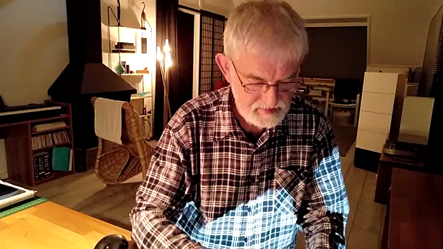 ewaldwillems99 online show from November 24, 2025, 7:57 pm