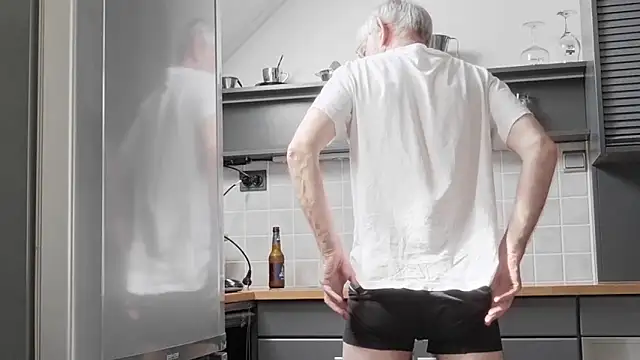 ewaldwillems99 online show from April 8, 2026, 12:49 pm