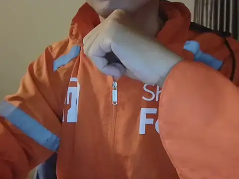 leanhtung123 online show from April 16, 2026, 2:40 pm