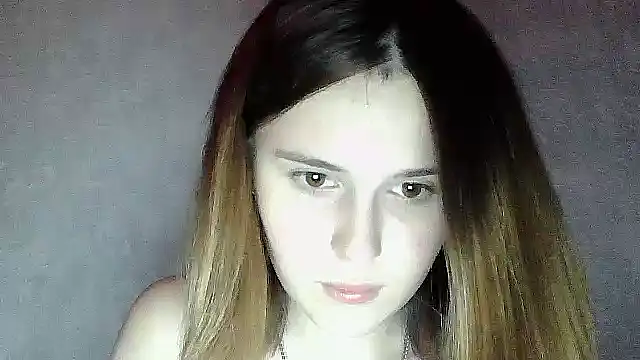 SweetLoraa online show from October 19, 2025, 7:03 pm