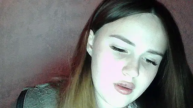 SweetLoraa online show from May 13, 2026, 8:06 pm
