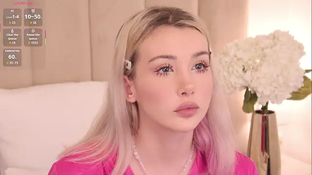 Nesolla online show from October 20, 2025, 7:03 pm