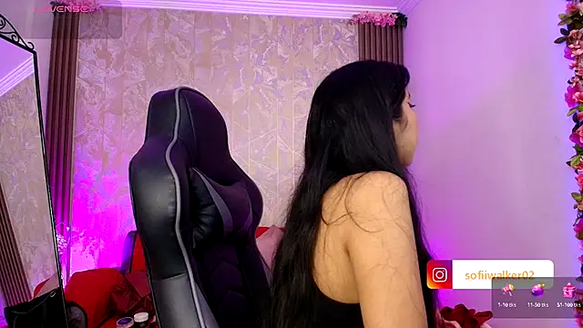 Snapshot of SophiaWalker_1 chatting on September 17, 2025, 12:18 pm SophiaWalker 1 online show from September 17, 2025, 12:18 pm