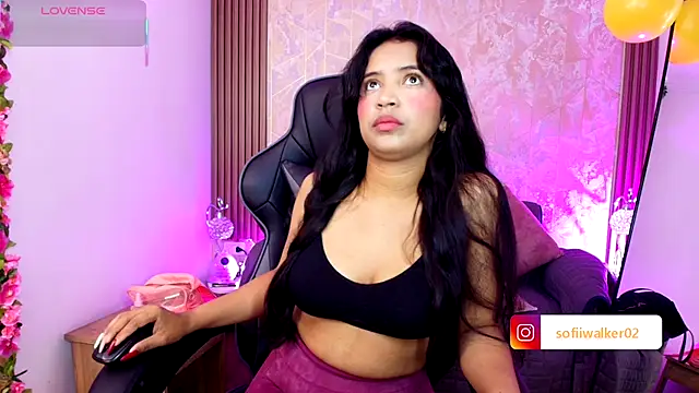 Snapshot of SophiaWalker_1 chatting on September 24, 2025, 11:57 am SophiaWalker 1 online show from September 24, 2025, 11:57 am