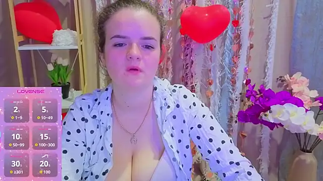 Snapshot of Luisa_Rosee chatting on February 13, 2026, 8:16 pm Luisa Rosee online show from February 13, 2026, 8:16 pm