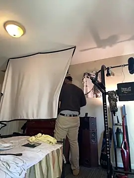 KeYBuMp323 online show from November 18, 2025, 3:05 pm