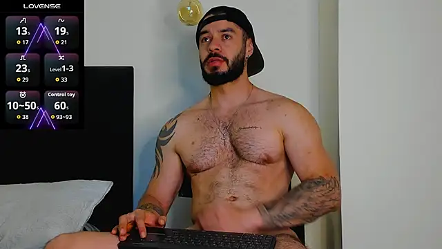 Snapshot of Drake_Cole chatting on February 11, 2026, 11:32 pm Drake Cole online show from February 11, 2026, 11:32 pm