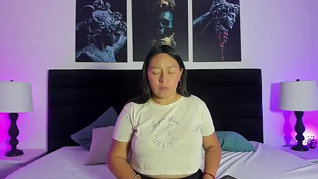 BellaRoux1 online show from September 19, 2025, 12:06 pm