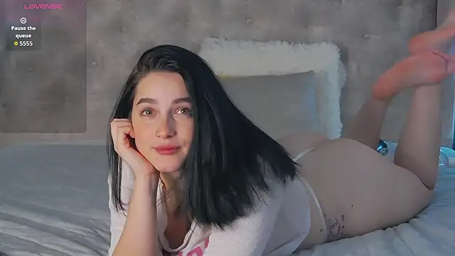 Leah Brooks online show from November 19, 2025, 4:51 pm