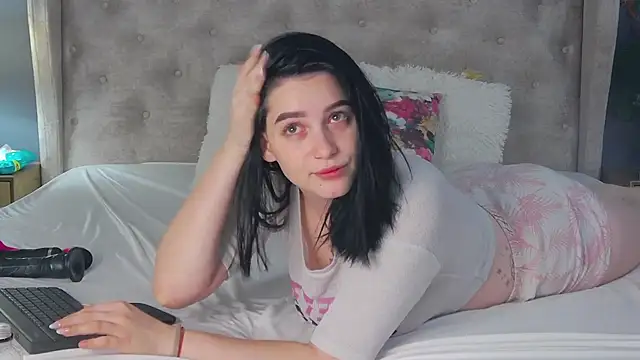 Leah Brooks online show from December 19, 2025, 5:14 am