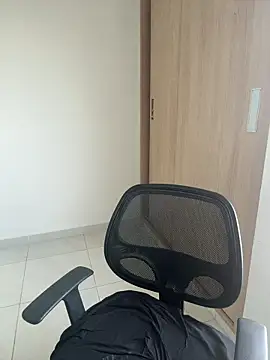 LauraCatalina online show from October 29, 2025, 12:07 pm