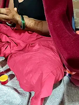 POOJACOUPLE online show from January 13, 2026, 5:51 pm