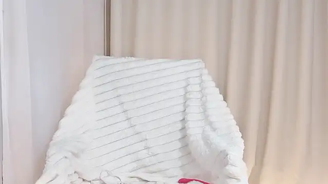 Vessi-babe online show from December 20, 2025, 5:25 am