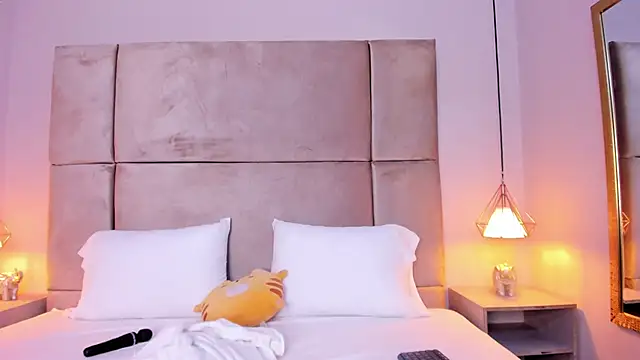 isabel sofiaa online show from September 21, 2025, 3:41 am