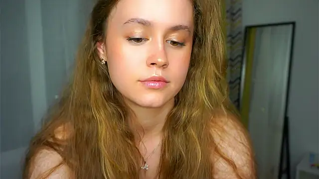 SusannaScholler online show from September 12, 2025, 5:46 pm