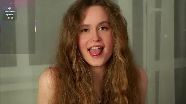 SusannaScholler online show from September 18, 2025, 5:26 pm