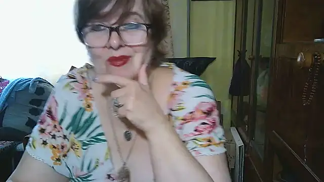 Snapshot of VeronicaGold511 chatting on September 30, 2025, 7:35 am VeronicaGold511 online show from September 30, 2025, 7:35 am