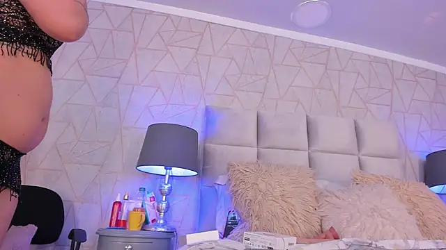 Yara Bliss  online show from January 6, 2026, 5:27 pm