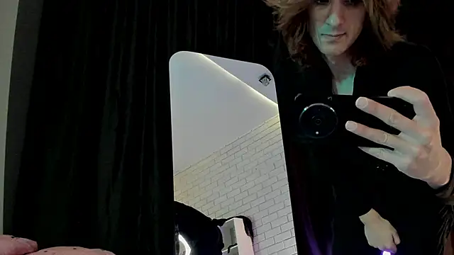 Anjela Botton online show from December 15, 2025, 6:23 pm