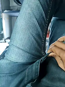 Snapshot of Fit_Guy143 chatting on September 17, 2025, 4:47 am Fit Guy143 online show from September 17, 2025, 4:47 am