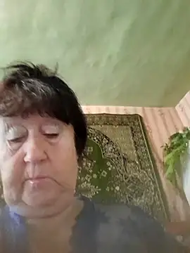 CrystalLime6411 online show from September 22, 2025, 6:37 am