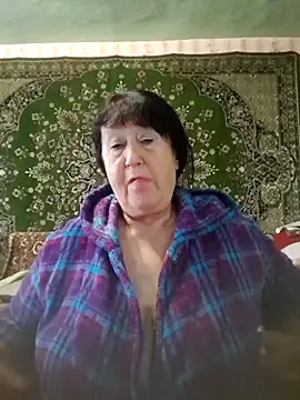 CrystalLime6411 online show from September 25, 2025, 6:17 am