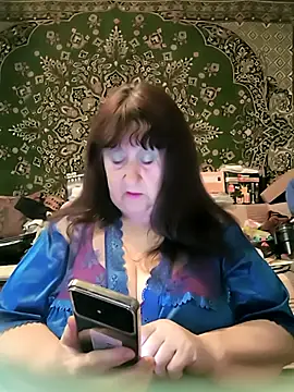 Snapshot of CrystalLime6411 chatting on May 6, 2026, 4:01 pm CrystalLime6411 online show from May 6, 2026, 4:01 pm