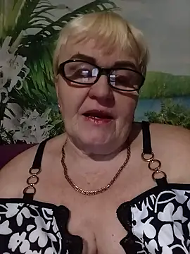 VioletSweet5566 online show from November 29, 2025, 8:45 pm