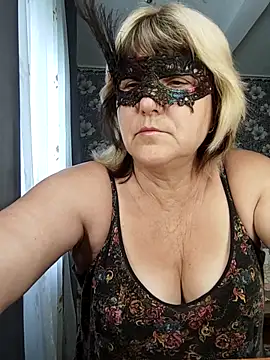 AliceGold5231 online show from May 11, 2026, 5:24 am