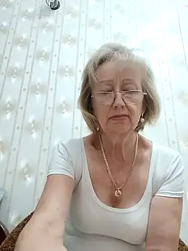 AlikaSwan5821 online show from September 8, 2025, 7:24 pm