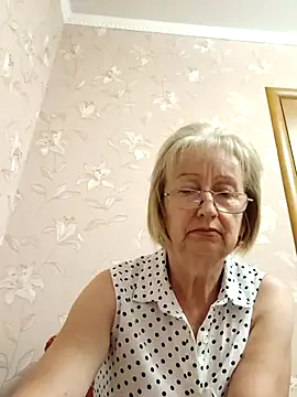 AlikaSwan5821 online show from September 14, 2025, 12:59 pm