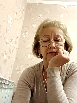 AlikaSwan5821 online show from September 25, 2025, 11:58 am