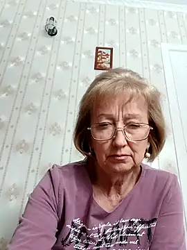 AlikaSwan5821 online show from September 29, 2025, 1:16 pm