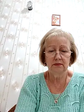 AlikaSwan5821 online show from November 18, 2025, 8:02 pm