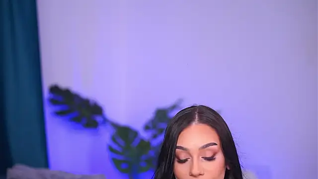 NinaSolenne online show from February 3, 2026, 8:14 pm