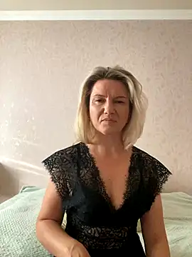 AliceSwan4011 online show from September 16, 2025, 2:18 pm